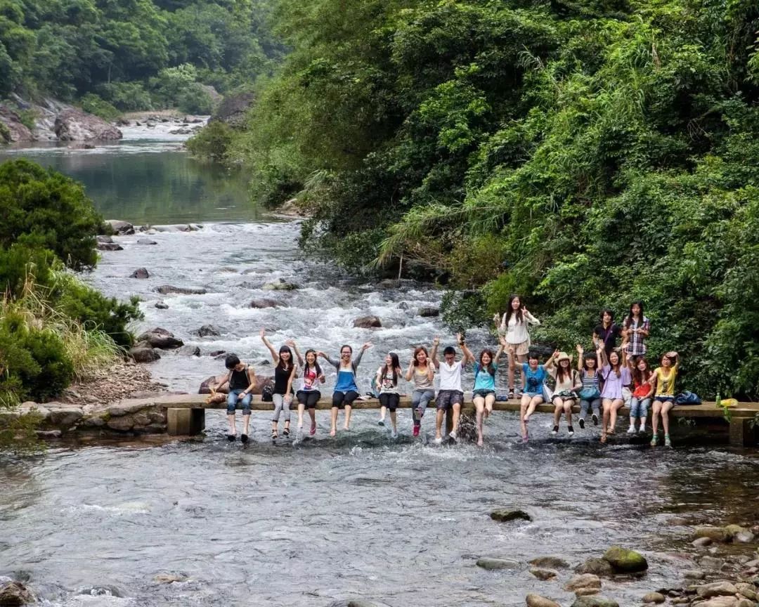 足坛最新动态与探索自然美景之旅，追寻内心的平和与宁静